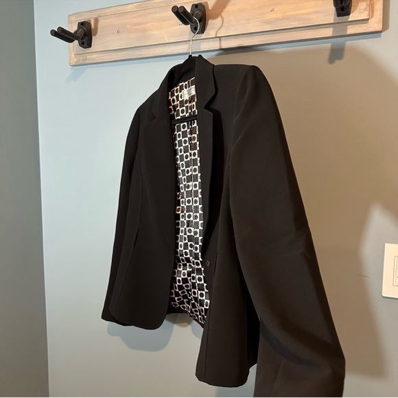 Tahari Arthur S. Levine Petite Single Button Suit Blazer in Black - Picture 3 of 7